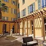 Le Saint Paul Hotell 3*