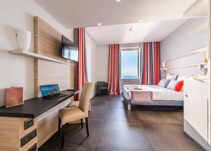 Le Saint Paul فندق 3*