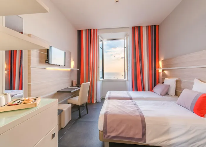 Le Saint Paul Hotel 3*